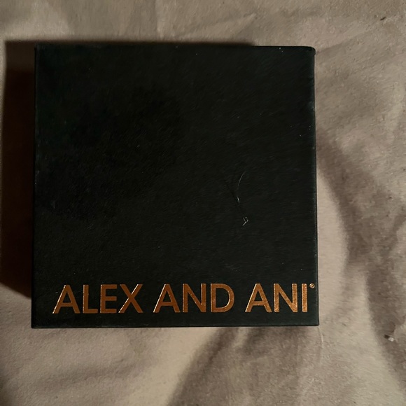 Brand new with tags Alex and ani NY Giants bracelet - Picture 2 of 2